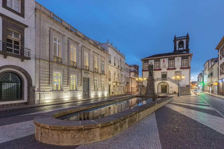 Ayuntamiento Ponta Delgada isla de San Miguel Azores Portugal 2020 07 29 DD 126 128 HDR 2 Ponta Delgada administração de condomínios em ponta delgada